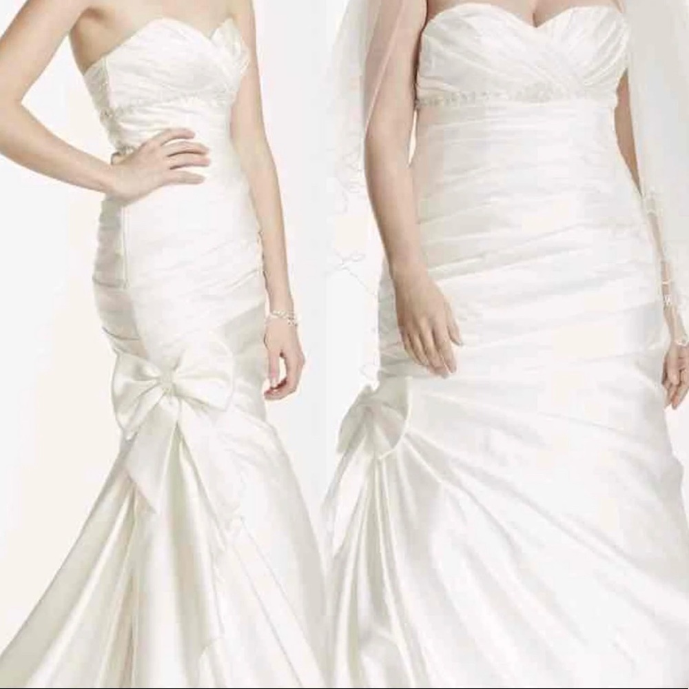 Mermaid bridal gown w/bow